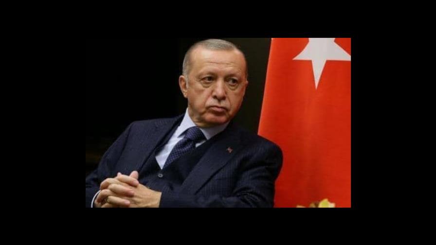 Erdogan y la oposición turca aseguran a sus seguidores que vigilarán el recuento electoral