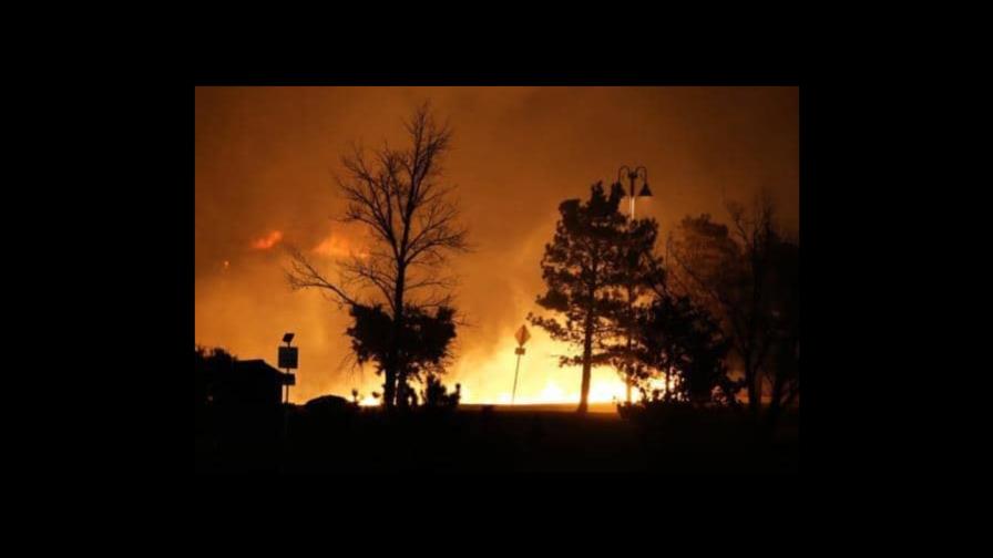 Tres desaparecidos y mil casas destruidas tras incendios en Colorado