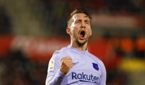 Xavi elogia a Luuk de Jong, el delantero que tiene pie y medio fuera del Barcelona