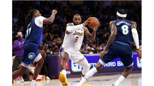 LeBron y Monk comandan triunfo de Lakers sobre Wolves