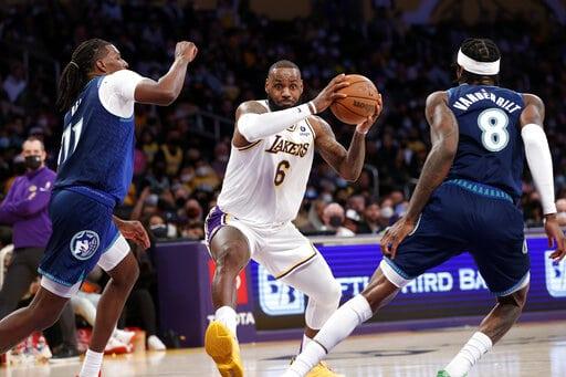 LeBron y Monk comandan triunfo de Lakers sobre Wolves