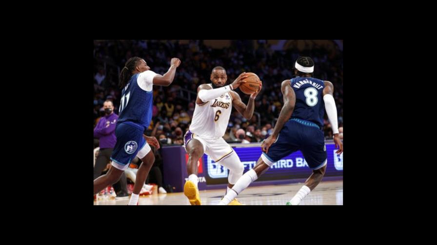 LeBron y Monk comandan triunfo de Lakers sobre Wolves