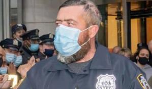 Polic&iacute;a sobrevive a balazo en la cabeza cuando dormitaba dentro de su carro en Nueva York