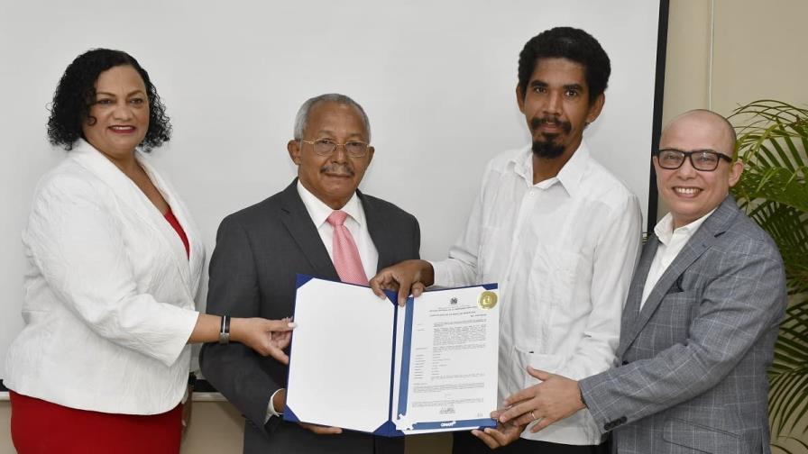El Intec recibe patente por innovación en baterías recargables El Intec recibe patente por innovación en baterías recargables