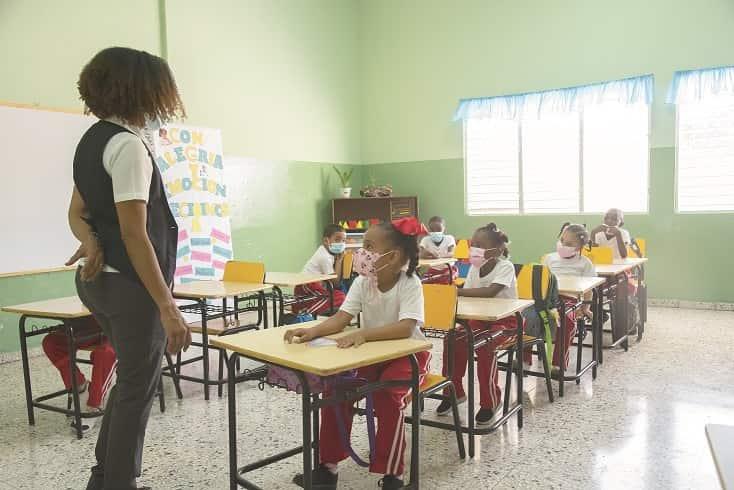 Son 13,434 los maestros que imparten docencia de forma temporal en el país