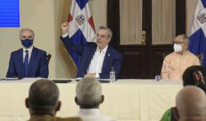 Abinader dispone nivelar pensiones civiles y policiales en 10,000 pesos mensuales