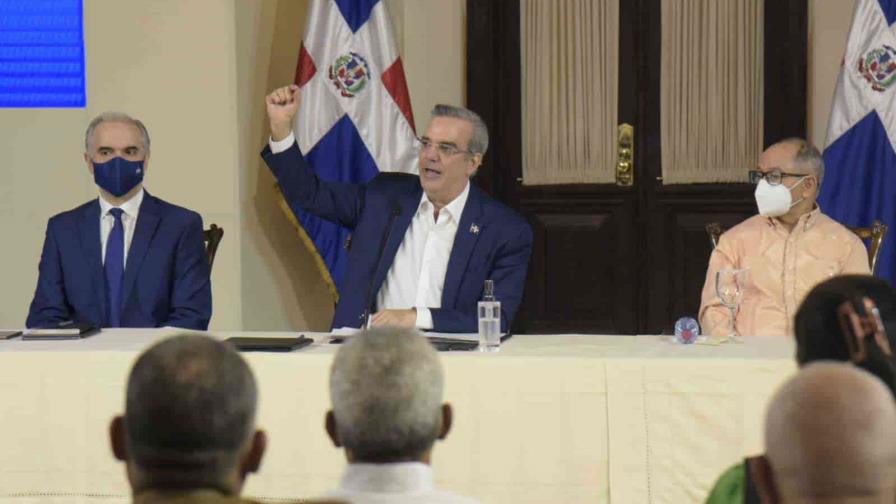 Abinader dispone nivelar pensiones civiles y policiales en 10,000 pesos mensuales Abinader dispone nivelar pensiones civiles y policiales en 10,000 pesos mensuales