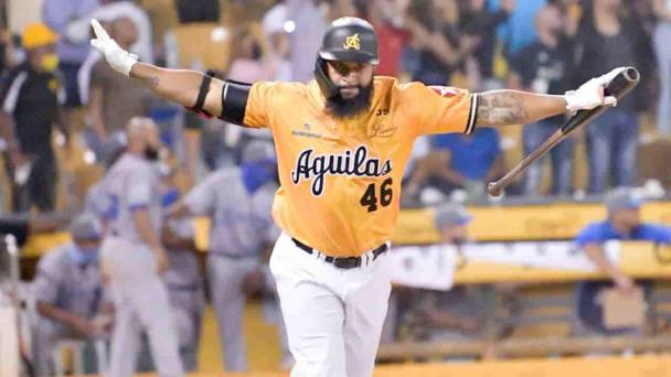 Leones del Escogido reciben a Zoilo Almonte desde las Águilas Cibaeñas