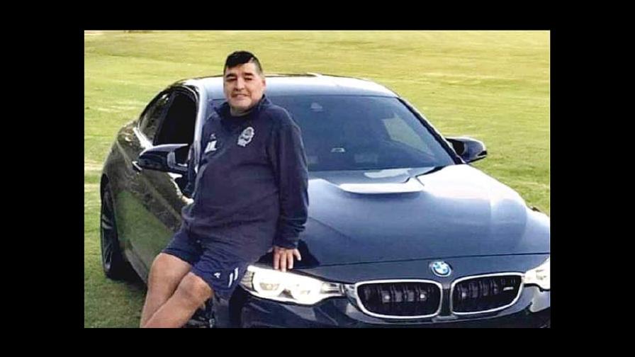 Menos una casa y un BMW, casi todo vendido en la subasta de bienes de Maradona