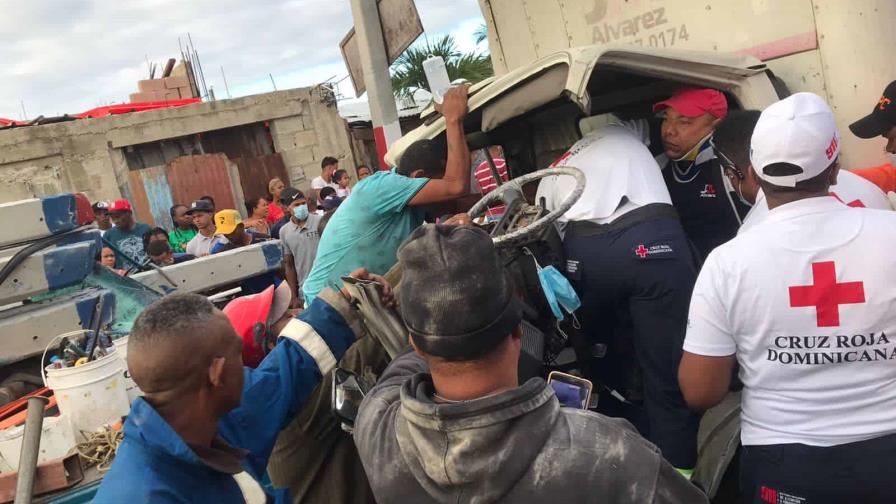 Refieren a Santo Domingo los dos heridos en accidente 10 de Cumayasa