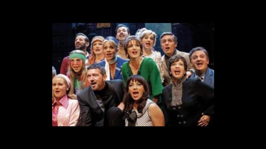 Suspenden Company, de Antonio Banderas, por posibles contagios en el equipo