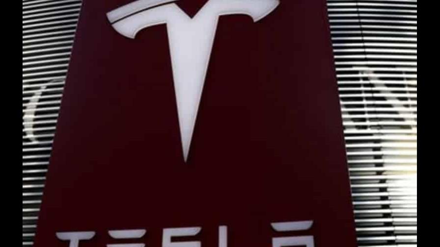 Activistas piden a Tesla cerrar salón que inauguró en región china acusada de abusos