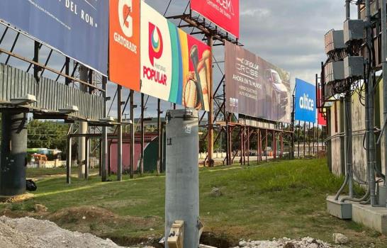 Inician el montaje de torres para nuevas luces LED en el Quisqueya