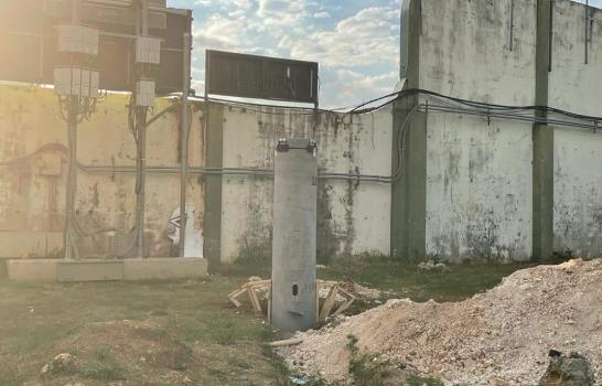 Inician el montaje de torres para nuevas luces LED en el Quisqueya