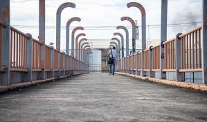 Peatonales de la avenida Kennedy requieren mantenimiento