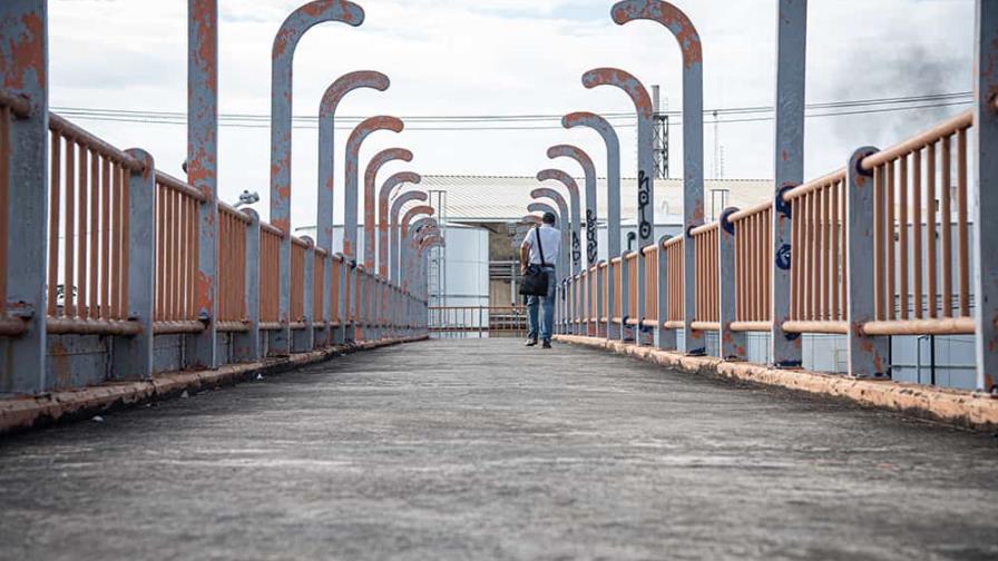 Peatonales de la avenida Kennedy requieren mantenimiento