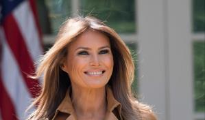 Melania Trump subastará sombrero y 2 objetos más por al menos 250.000 dólares