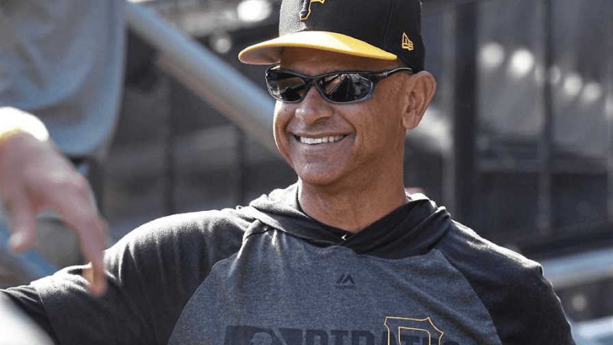 Los Mets se fijan en Cora para que sea su coach de tercera Los Mets se fijan en Cora para que sea su coach de tercera