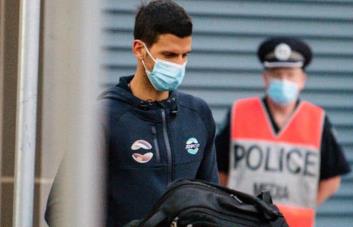 Djokovic bloqueado en aeropuerto de Melbourne por problema de visado