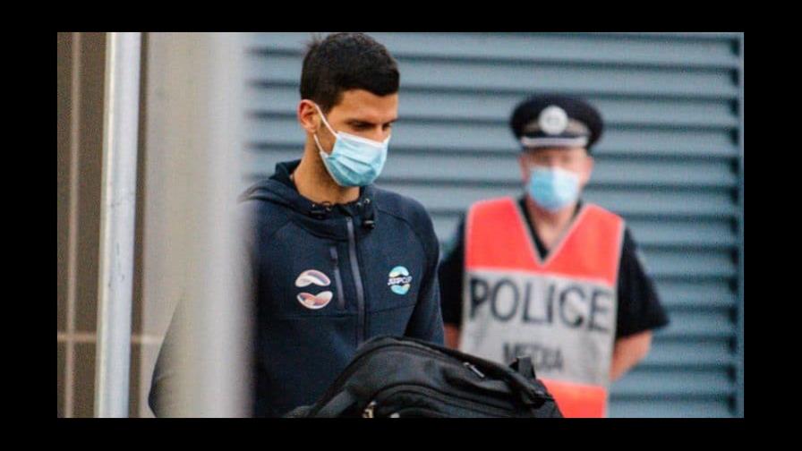 Djokovic bloqueado en aeropuerto de Melbourne por problema de visado