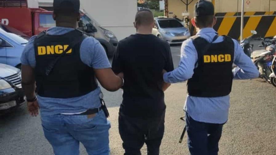 Apresan hombre vinculado al decomiso de 248 paquetes de cocaína en Barahona Apresan hombre vinculado al decomiso de 248 paquetes de cocaína en Barahona