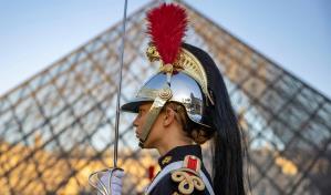 El Louvre recibi&oacute; en 2021 un 70% menos de visitantes que antes de la pandemia
