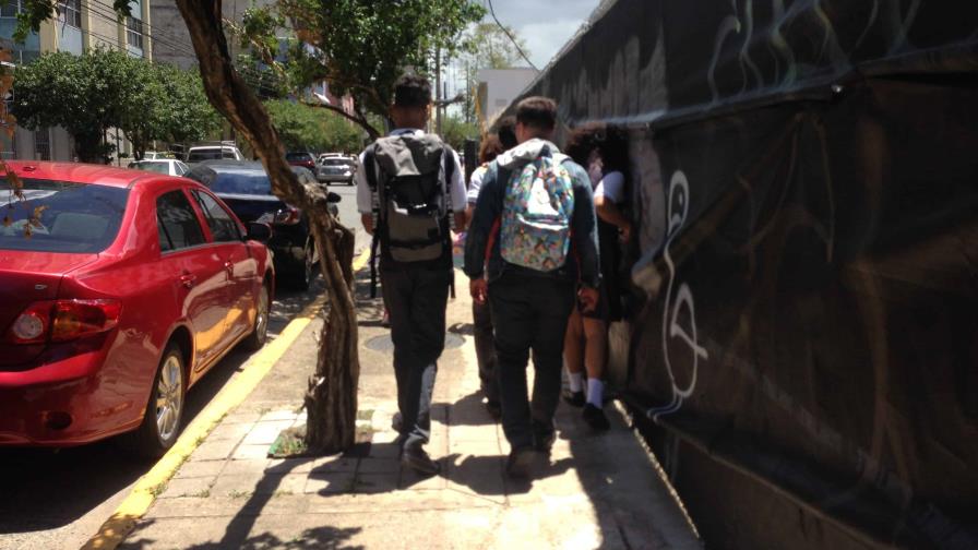 Puerto Rico posterga inicio de clases por repunte de COVID