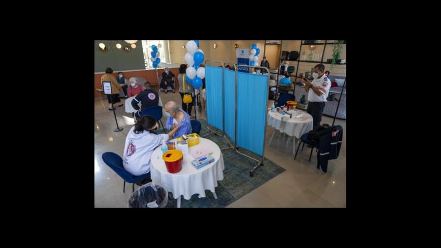 Israel bate récord de casos de COVID-19 pese a la 4ta dosis y a restricciones