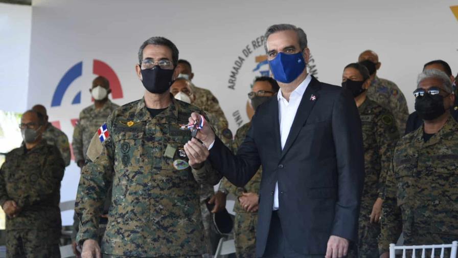 Abinader entrega las llaves de 306 vehículos para operaciones militares de las Fuerzas Armadas