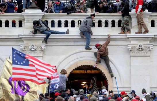 Las imágenes del asalto al Capitolio que le dieron la vuelta al mundo