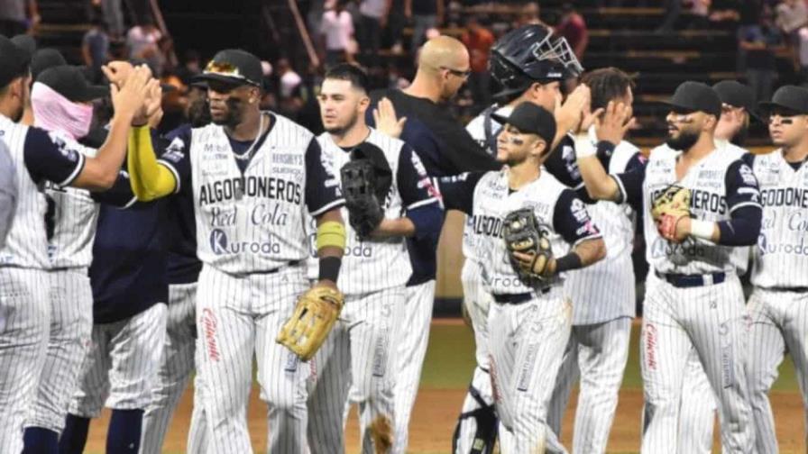 Algodoneros dejan a Tomateros en el terreno y empatan serie semifinal