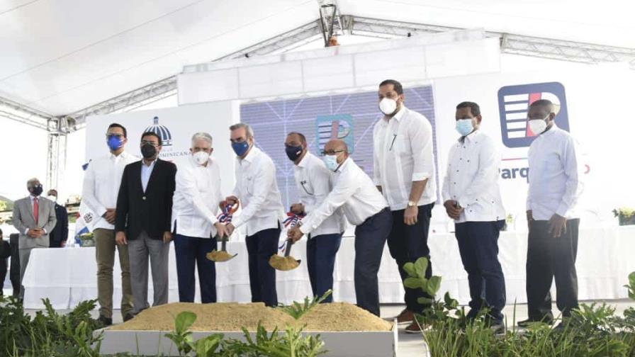 Gobierno comienza construcción de edificio de 530 parqueos en La Feria Gobierno comienza construcción de edificio de 530 parqueos en La Feria