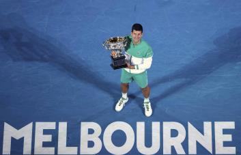 Djokovic, en el limbo mientras apela expulsión de Australia