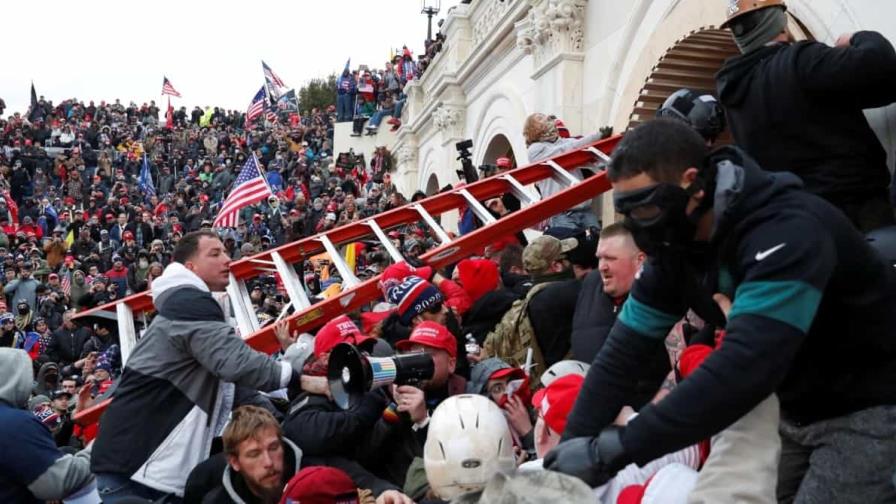 Biden rechaza que violencia política se vuelva la norma un año después de asalto al Capitolio
