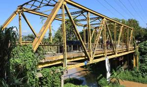 Obras P&uacute;blicas cierra tr&aacute;nsito de veh&iacute;culos pesados por el puente Sabaneta sobre r&iacute;o Cam&uacute;, en La Vega