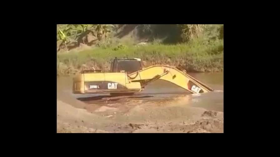 Denuncian extracción abusiva de materiales de los ríos Yaque y Camú