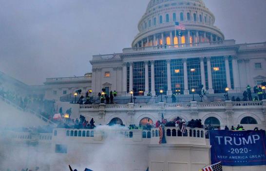 Las imágenes del asalto al Capitolio que le dieron la vuelta al mundo