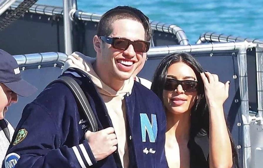 Kim Kardashian y Pete Davidson no esconden su amor en viaje a Las Bahamas