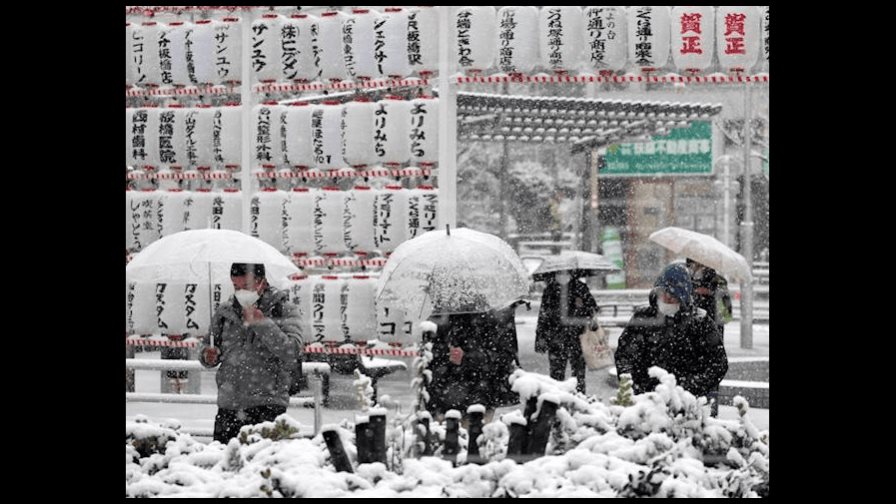 Fuerte temporal de nieve mantiene a Tokio y los alrededores en alerta