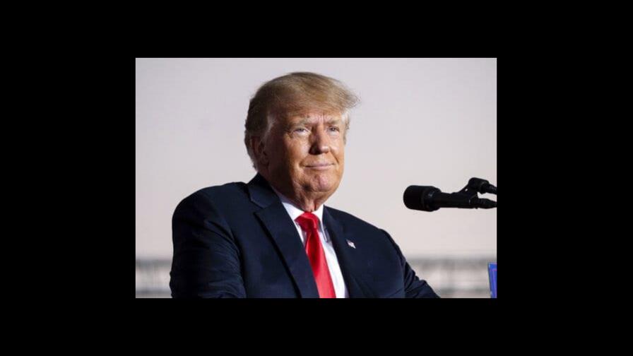 Trump denuncia teatro político de Biden para distraer la atención de su fracaso