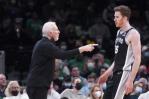 Spurs derrotan a Celtics 99-97 en partido 2.000 de Popovich