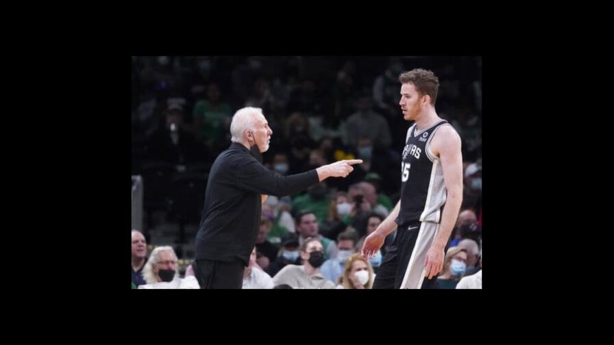 Spurs derrotan a Celtics 99-97 en partido 2.000 de Popovich