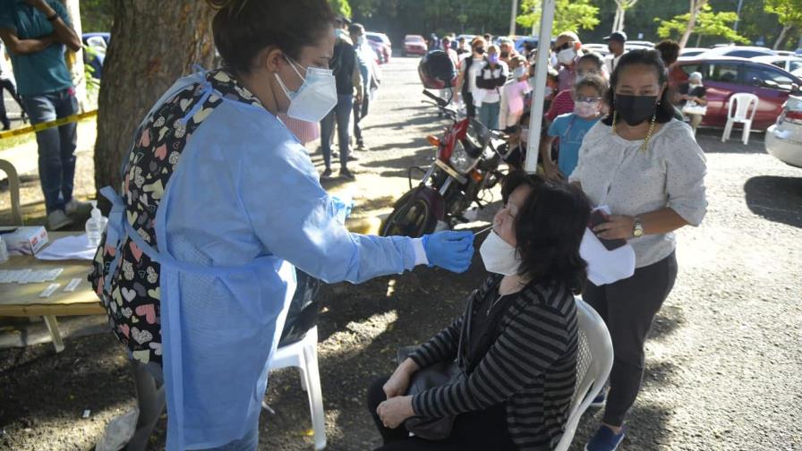 Contagiados con COVID-19 no necesitarán prueba negativa para reintegrarse al trabajo