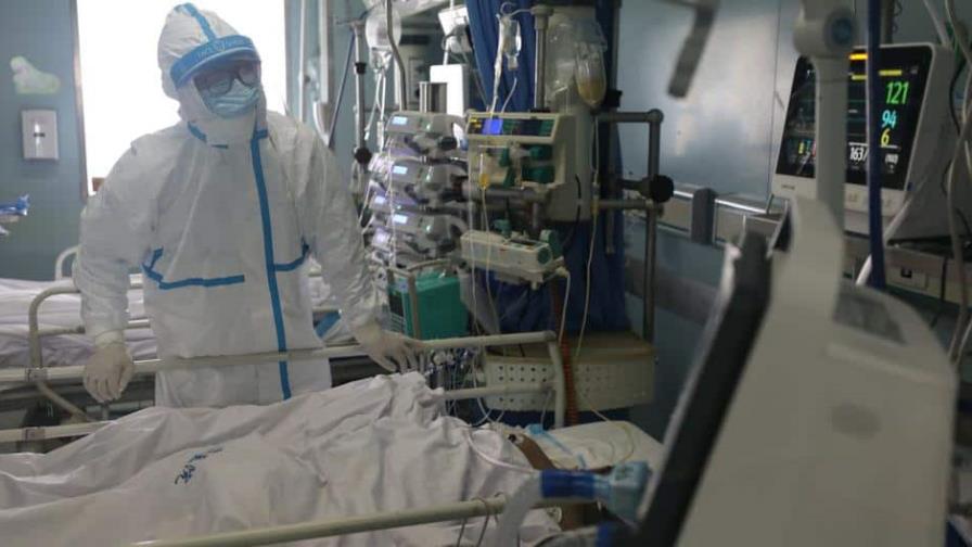 OMS registra nuevo récord de casos globales de COVID-19 en un día, 2,6 millones