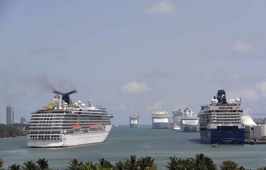 Royal Caribbean cancela cuatro cruceros debido a repunte de la pandemia