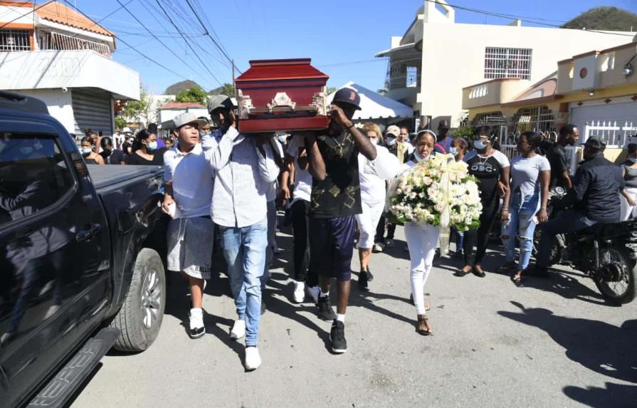 En Peravia velan restos de tres de los fallecidos en la tragedia de Chiapas