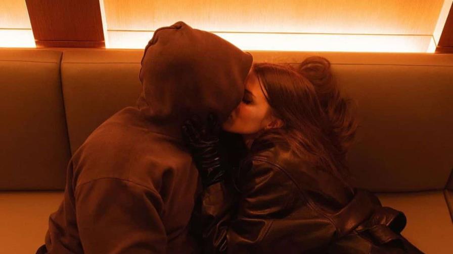 Como un sueño describe Julia Fox la suite llena de ropa que le regaló Kanye West