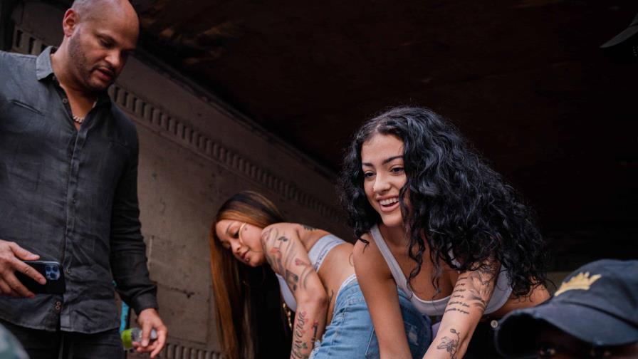 Malú Trevejo regala juguetes a niños en barrios del Gran Santo Domingo