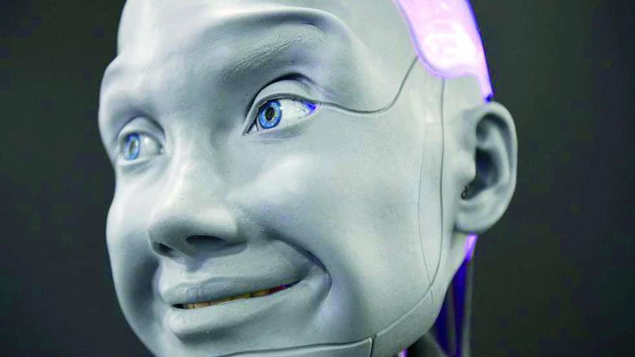 Robots humanoides sorprenden y espantan en el salón tecnológico de Las Vegas