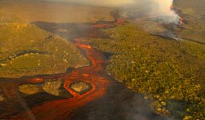 Entra en erupción volcán Wolf, santuario de iguanas rosadas de Galápagos
